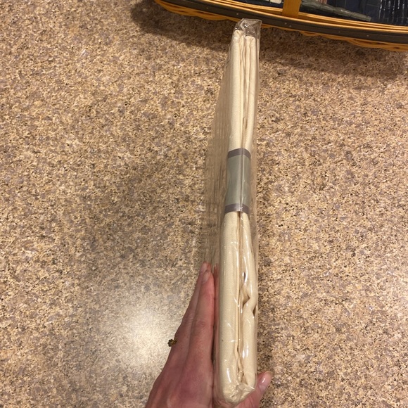 Croscill Home Fabric Tablecloth 52”x52” Square Cotton Polyester Blend Dining - Picture 9 of 14